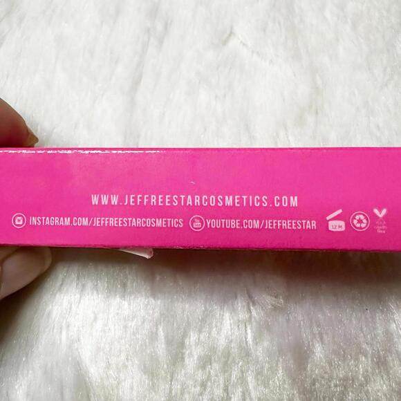 NIB Jeffree Star Rare First Class Velour Liquid Lipstick 5.6ml - Picture 9 of 11